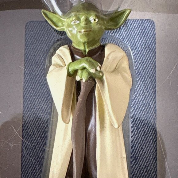 Hallmark Star Wars Yoda Christmas Tree Ornament Collectible Disney - Picture 4 of 4